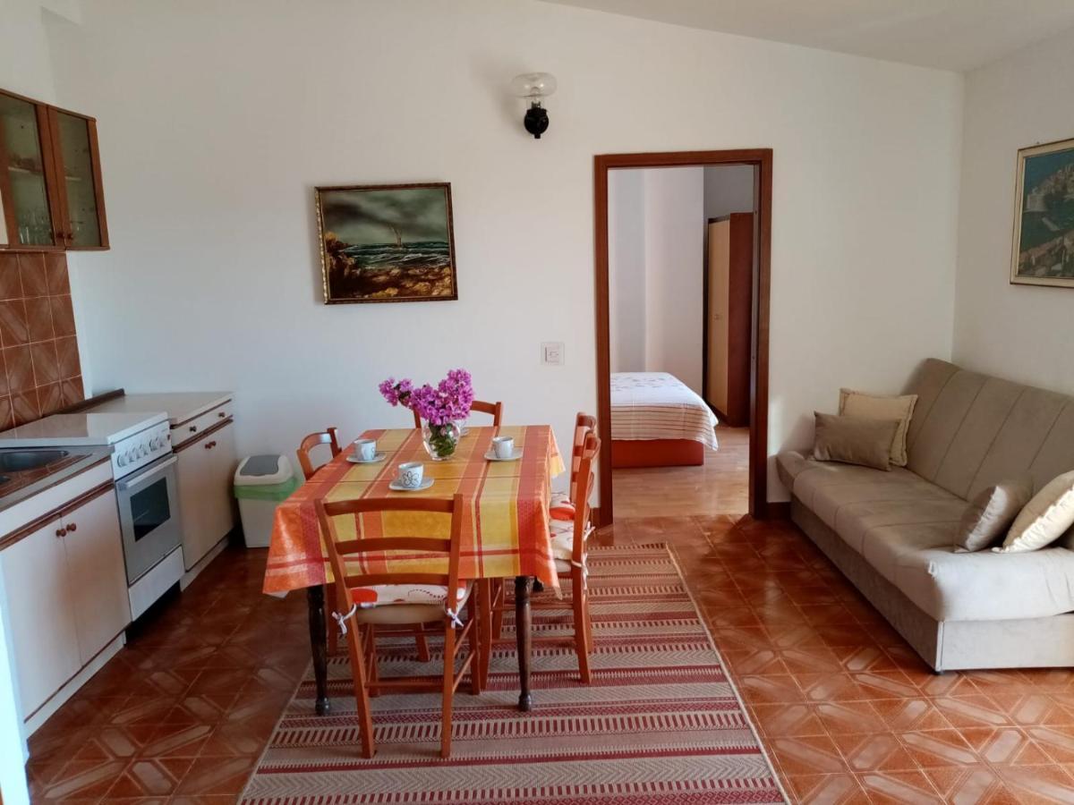 Apartmani Nado Majica Sveti Filip i Jakov Exterior foto