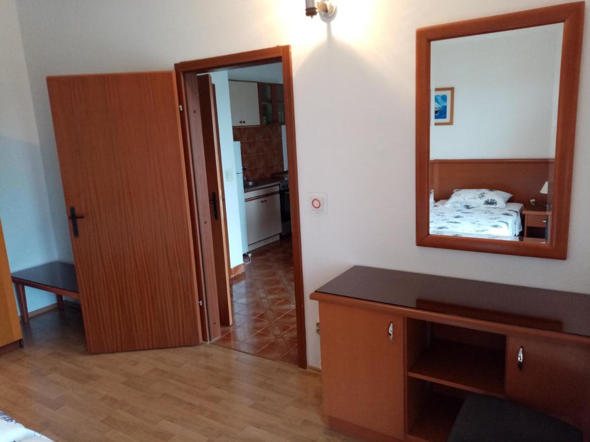 Apartmani Nado Majica Sveti Filip i Jakov Exterior foto