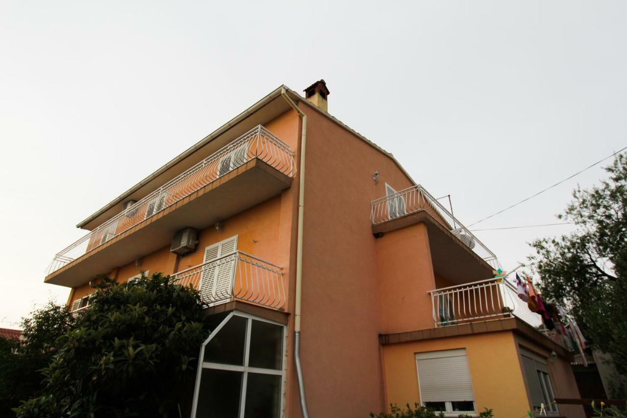 Apartmani Nado Majica Sveti Filip i Jakov Exterior foto