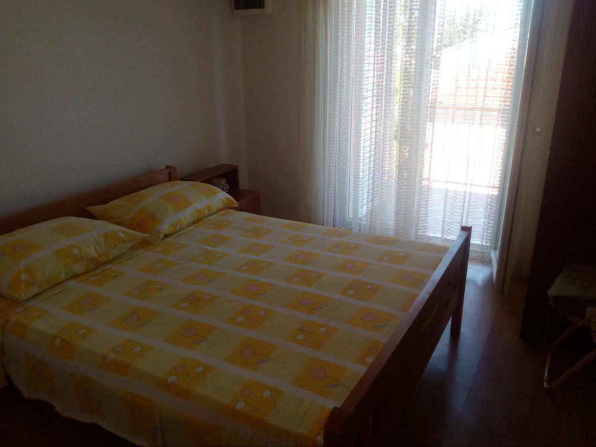Apartmani Nado Majica Sveti Filip i Jakov Exterior foto